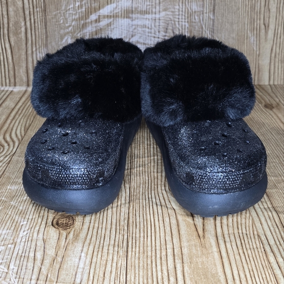CROCS Furever Crush Glitter Black Fur Lined Clogs Size 6 - Picture 2 of 9